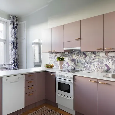 Lovely Vintage Suite, Autohalli Apartment Helsinki